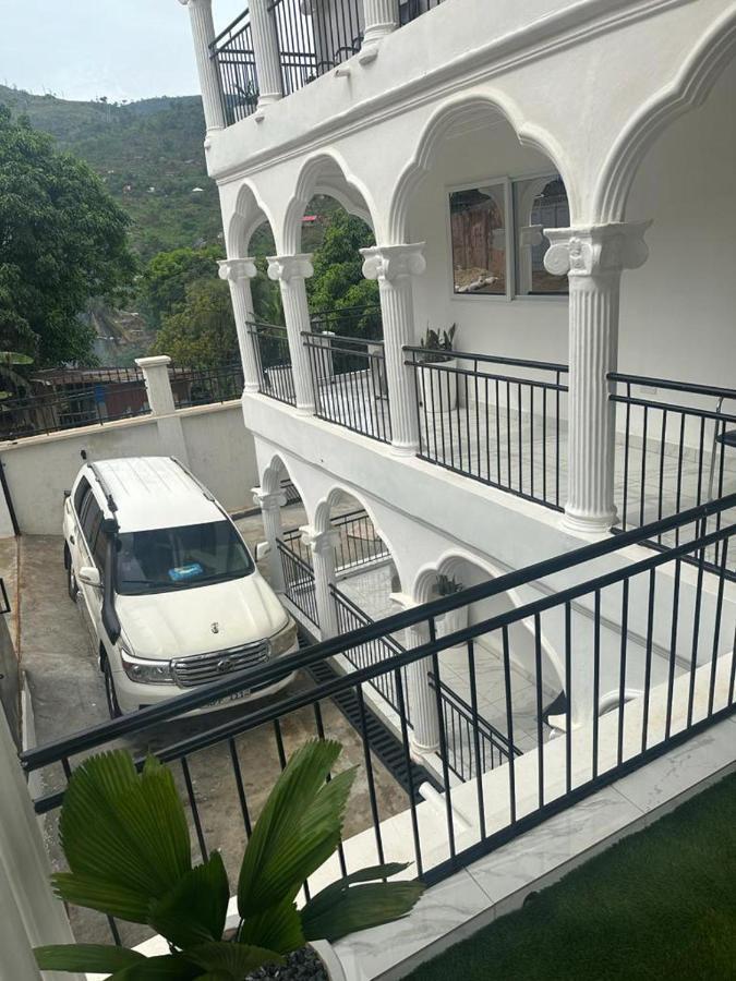 After 5 Apartment 3 2 Spacious En-Suite Bedrooms Freetown Esterno foto