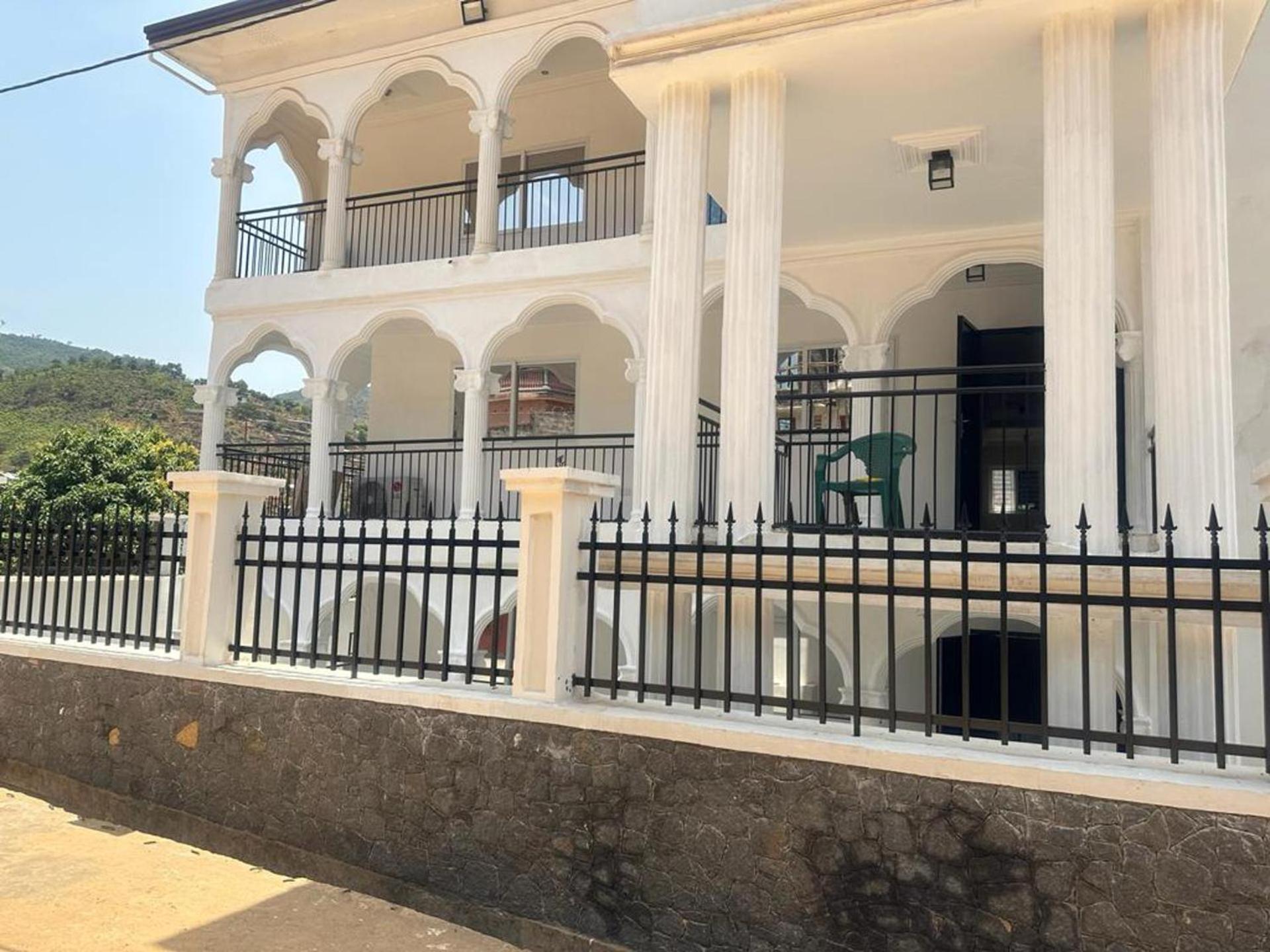 After 5 Apartment 3 2 Spacious En-Suite Bedrooms Freetown Esterno foto