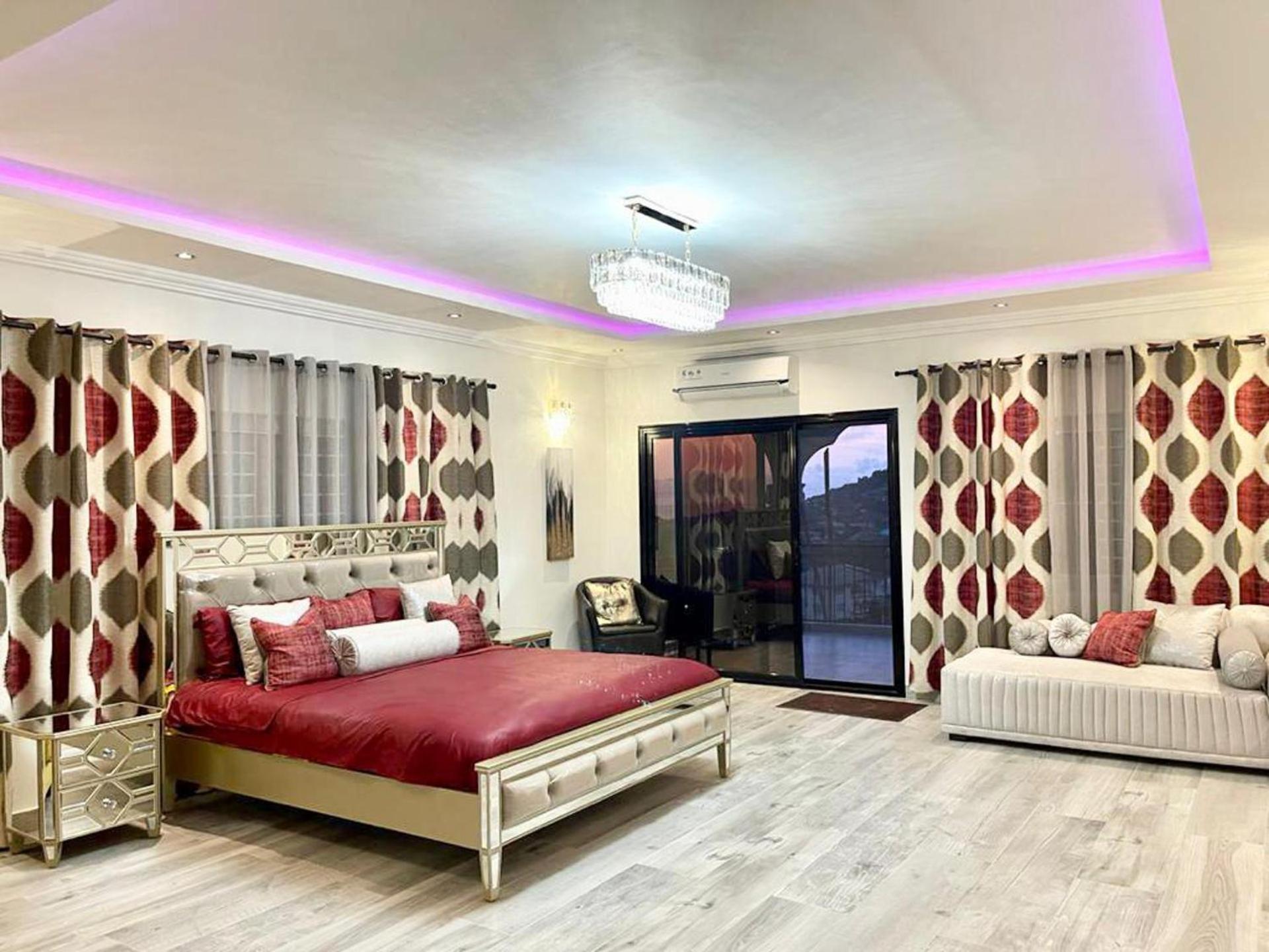 After 5 Apartment 3 2 Spacious En-Suite Bedrooms Freetown Esterno foto